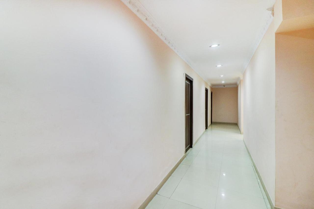 Capital O 24252 Rove N Salt Hotel New Delhi